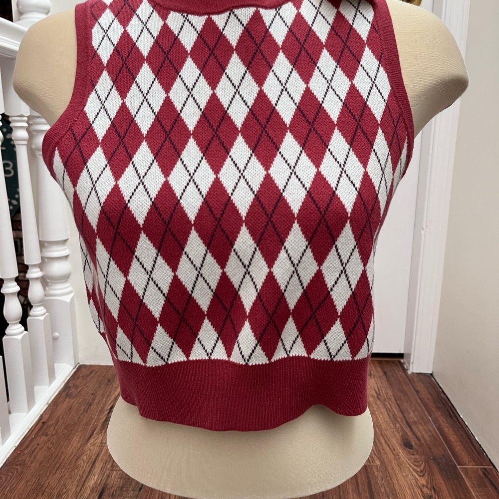 New! Levis Argyle Knit Sleeveless cropped knit sweater - Red and White